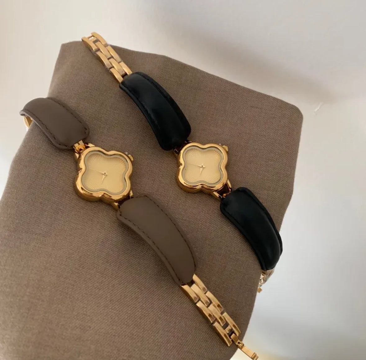 Clover Leather Strap Bracelet Watch